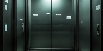 物业费迟交会停电梯卡吗？